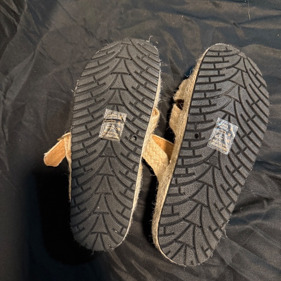 Cute Woven Sandals - Picture 3 of 5